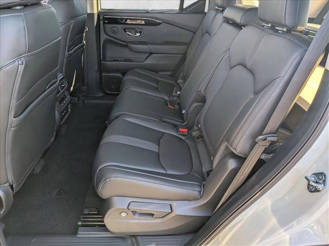 new 2025 Honda Pilot car, priced at $45,670