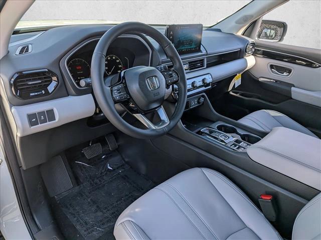 new 2025 Honda Pilot car, priced at $45,670