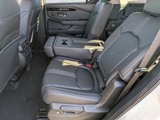 new 2025 Honda Pilot car, priced at $45,122