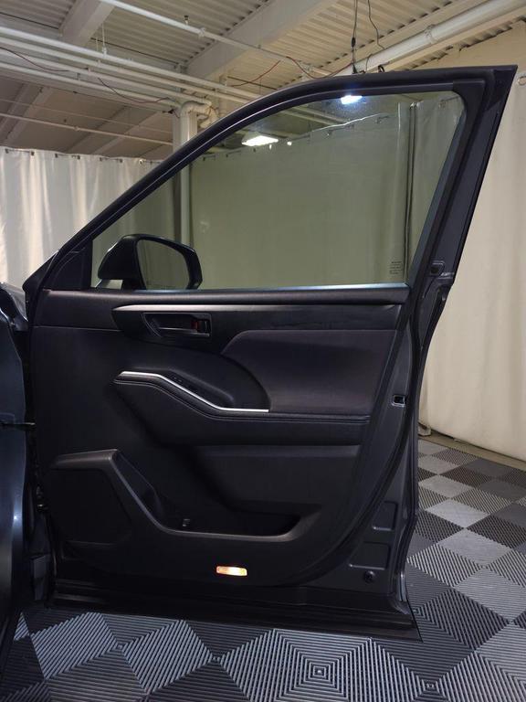 used 2020 Toyota Highlander car, priced at $28,484