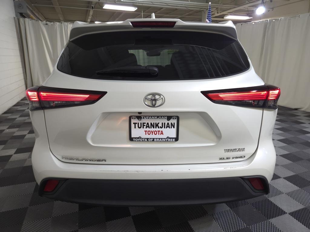 2020 Blizzard Pearl Toyota Highlander