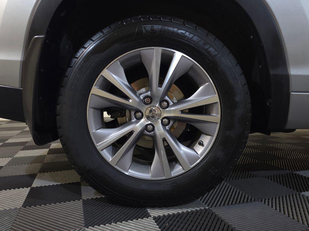 used 2014 Toyota Highlander car, priced at $16,094