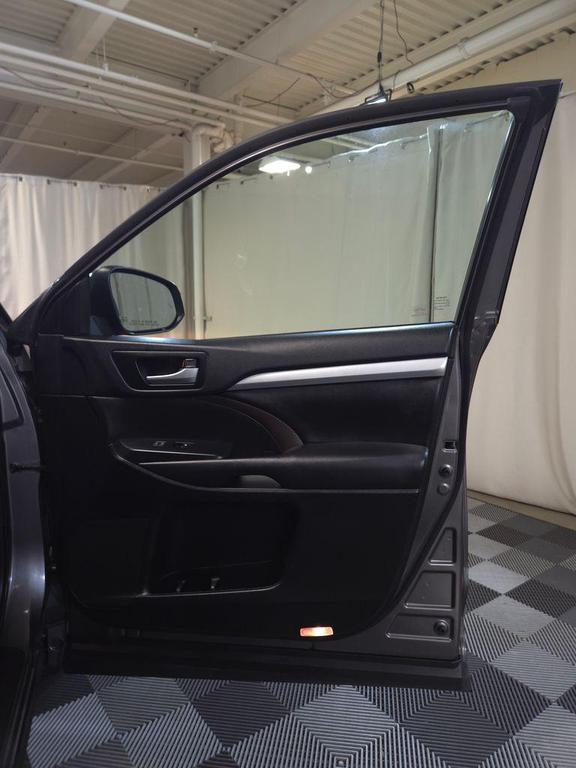 used 2017 Toyota Highlander car, priced at $21,400