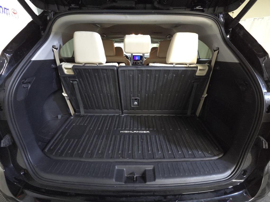 used 2025 Toyota Highlander car, priced at $43,595