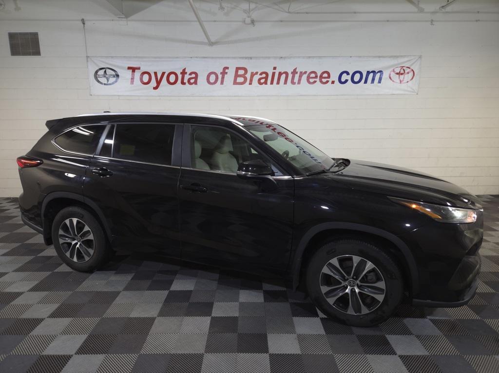 used 2025 Toyota Highlander car, priced at $43,595