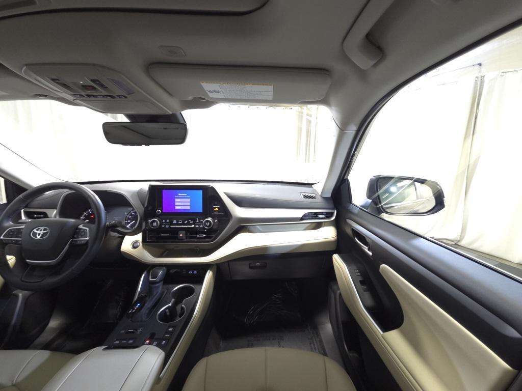 used 2025 Toyota Highlander car, priced at $43,595