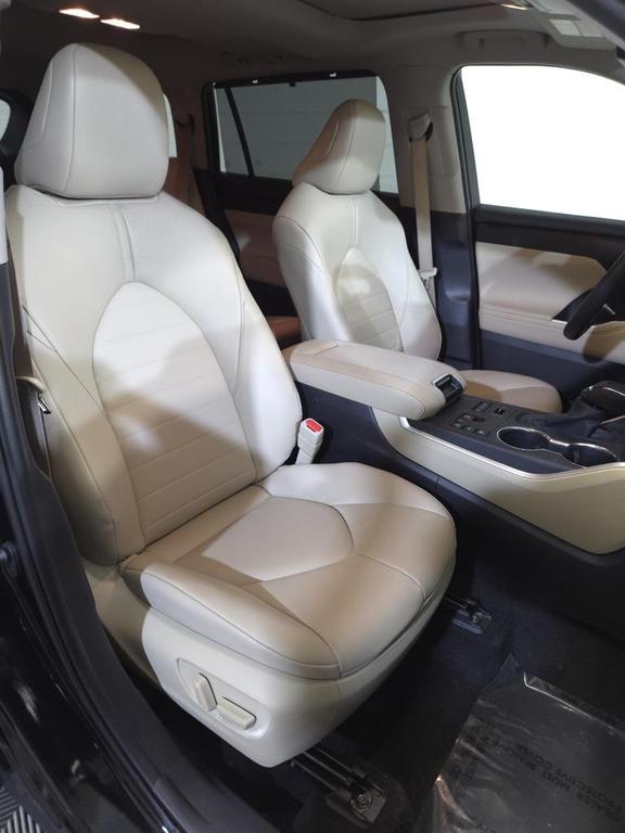 used 2025 Toyota Highlander car, priced at $43,595