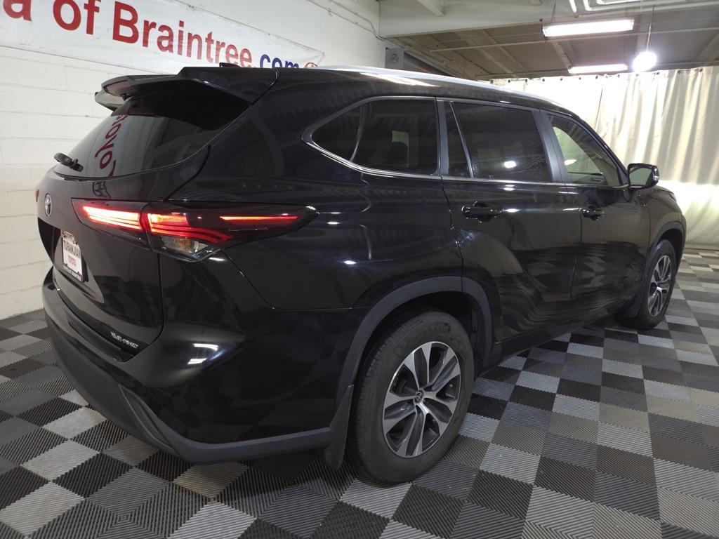 used 2025 Toyota Highlander car, priced at $43,595