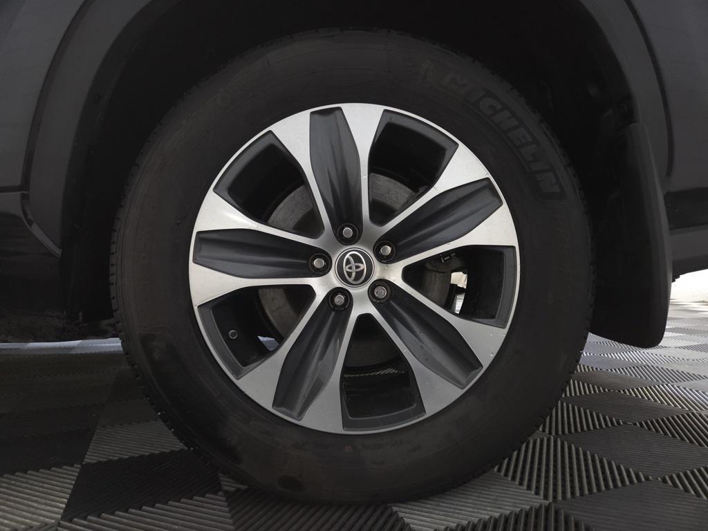 used 2025 Toyota Highlander car, priced at $43,595