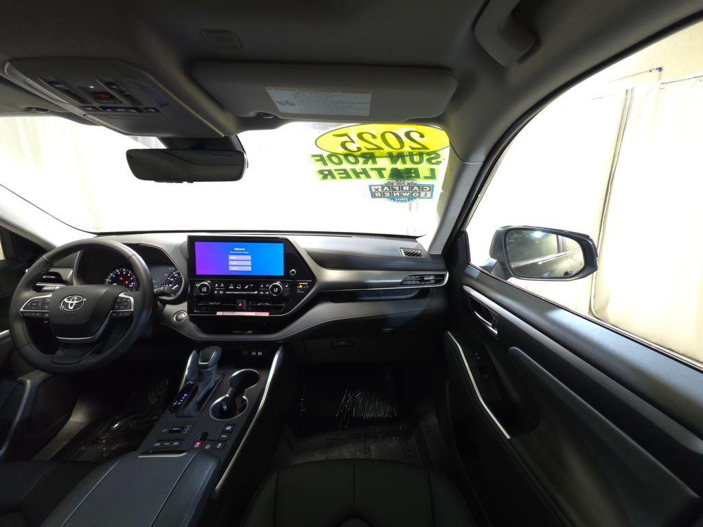 used 2025 Toyota Highlander car, priced at $47,454