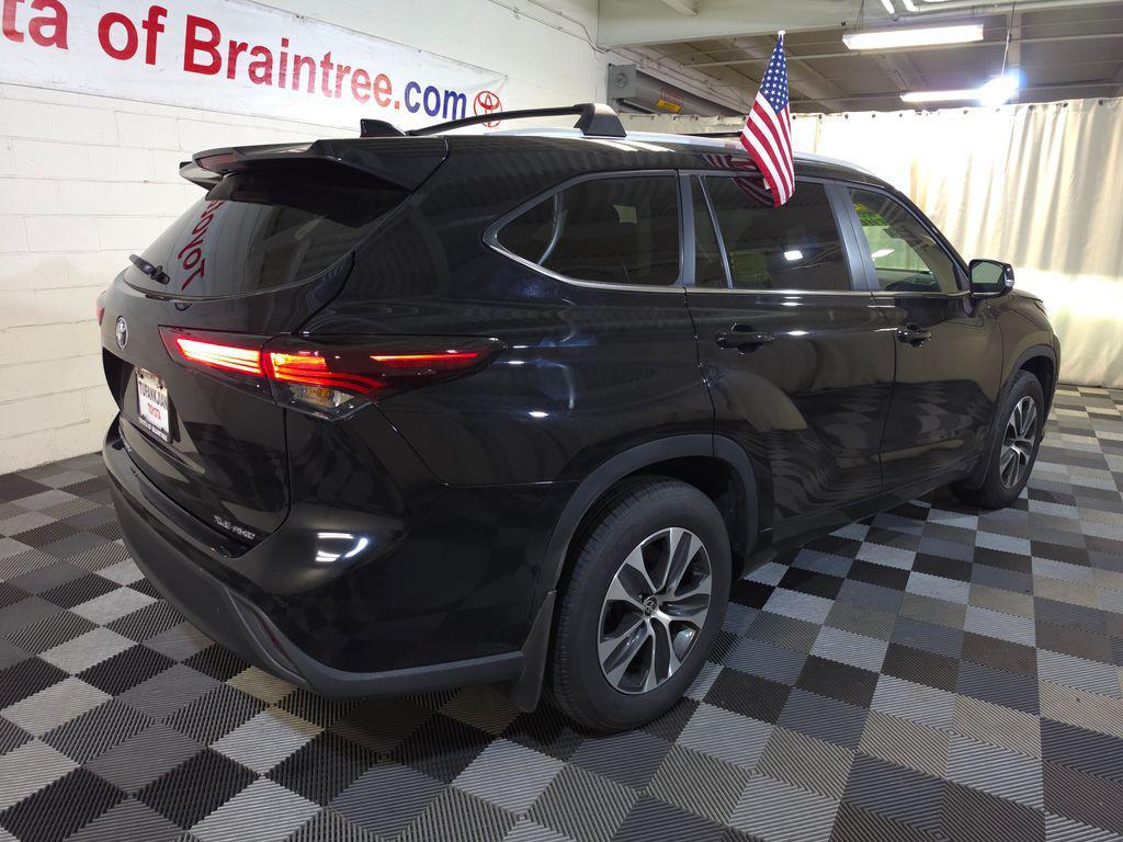used 2025 Toyota Highlander car, priced at $47,454