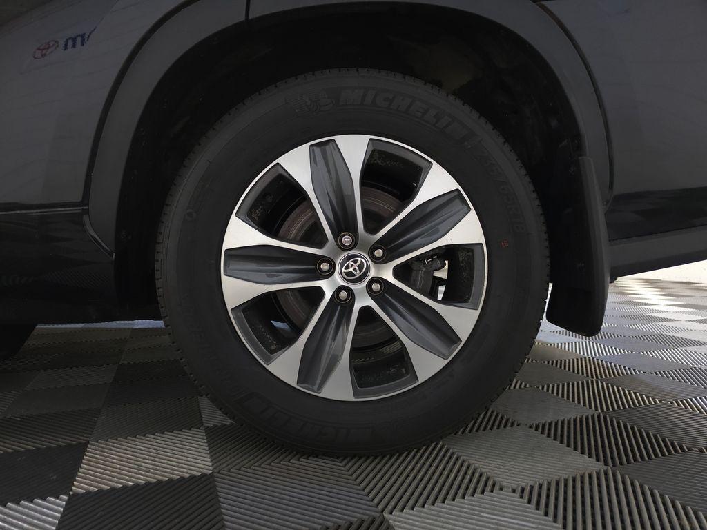 used 2025 Toyota Highlander car, priced at $47,454