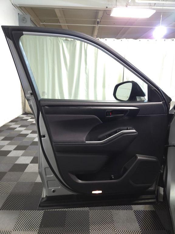 used 2023 Toyota Highlander car, priced at $30,595
