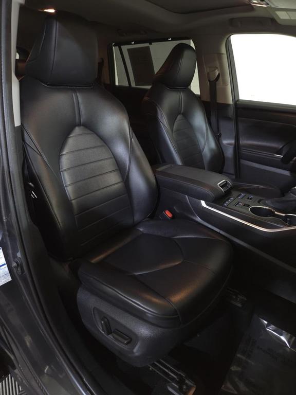 used 2020 Toyota Highlander car, priced at $31,975