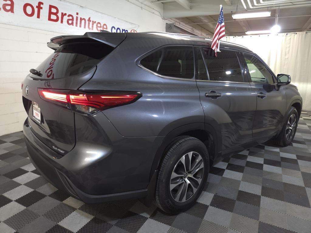 used 2020 Toyota Highlander car, priced at $31,975