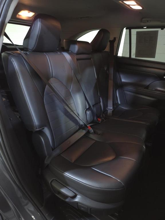 used 2020 Toyota Highlander car, priced at $31,975