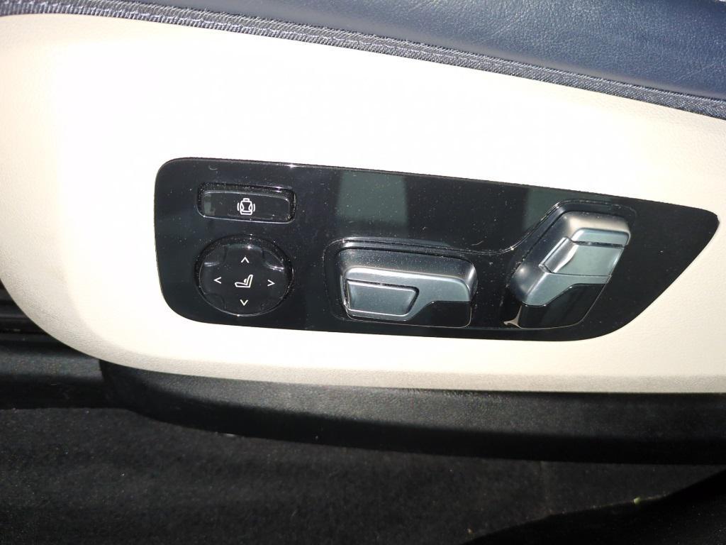 used 2022 BMW X7 car, priced at $46,490