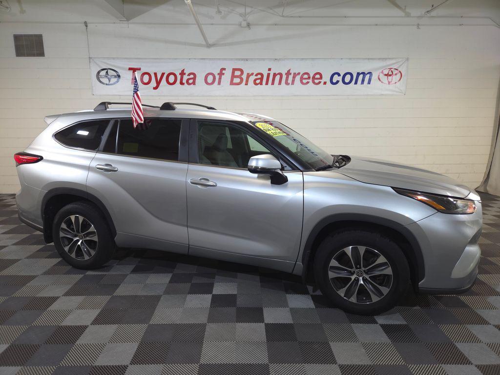 used 2023 Toyota Highlander car, priced at $36,995