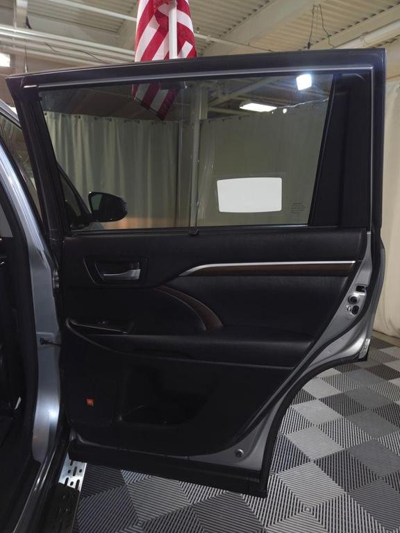 used 2015 Toyota Highlander car, priced at $16,500
