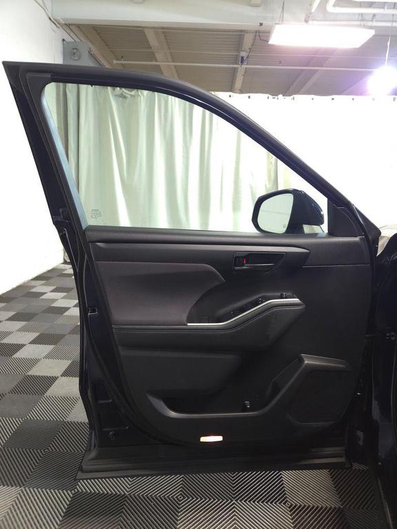 used 2021 Toyota Highlander car, priced at $27,990