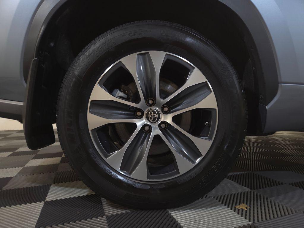 used 2024 Toyota Highlander car, priced at $41,895
