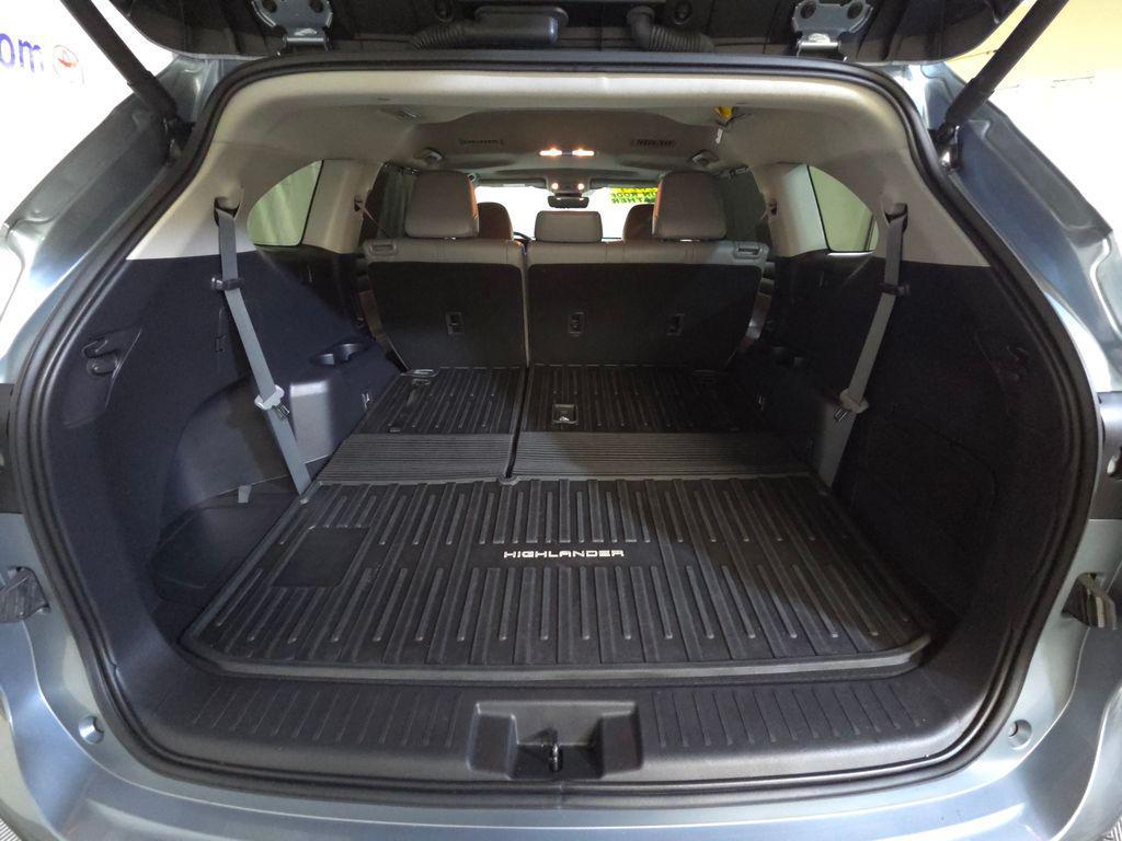 used 2024 Toyota Highlander car, priced at $41,895