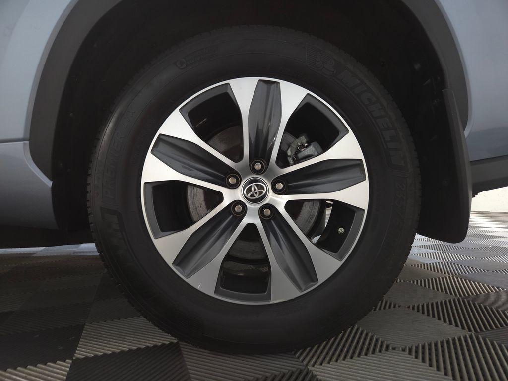 used 2024 Toyota Highlander car, priced at $41,895