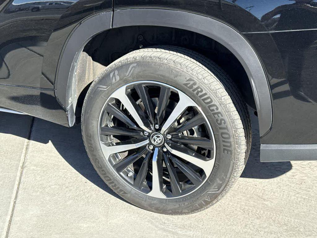 used 2022 Toyota Highlander car, priced at $35,977