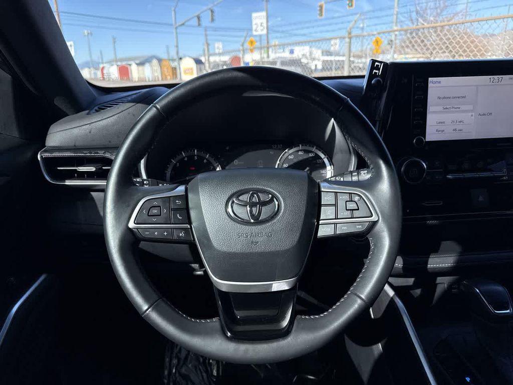 used 2022 Toyota Highlander car, priced at $35,977