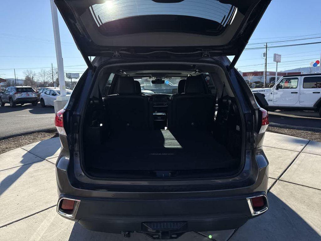 used 2018 Toyota Highlander car, priced at $27,694