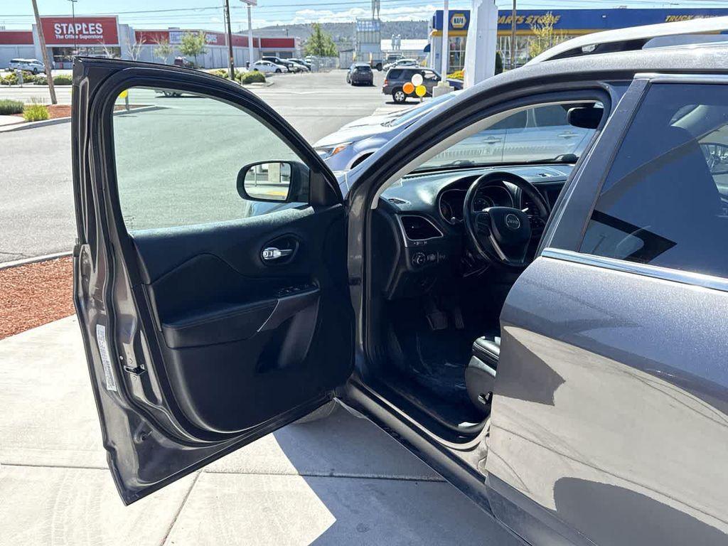 used 2019 Jeep Cherokee car, priced at $15,495