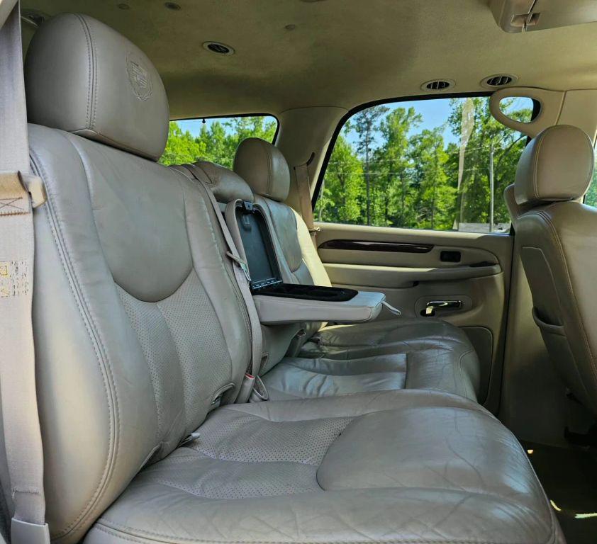used 2006 Cadillac Escalade car, priced at $8,495