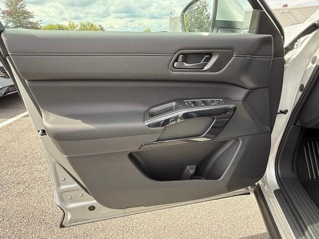 new 2025 Nissan Pathfinder car, priced at $37,979