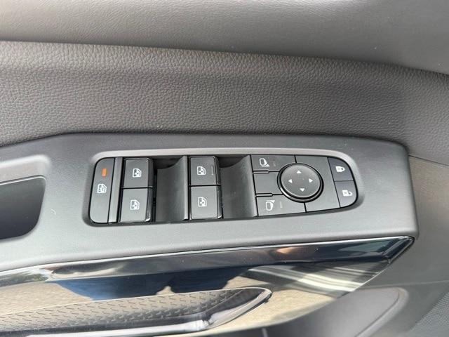 new 2025 Nissan Pathfinder car, priced at $37,979