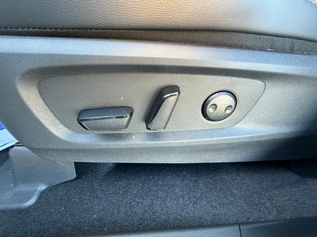 new 2025 Nissan Pathfinder car, priced at $41,690