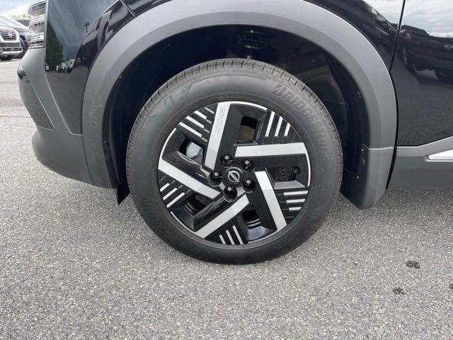 new 2025 Nissan Kicks car, priced at $22,647