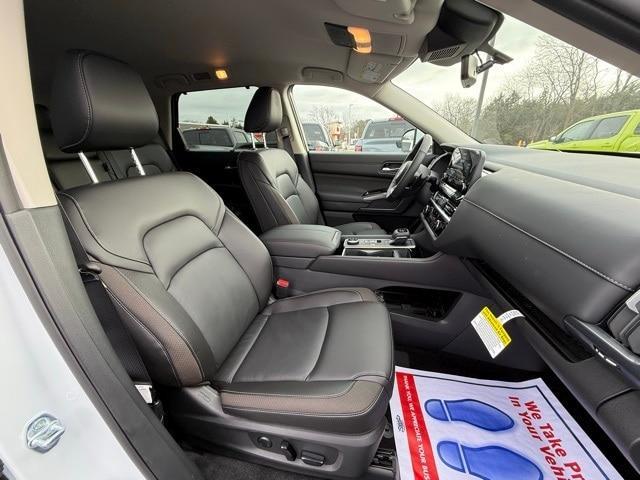 new 2025 Nissan Pathfinder car, priced at $39,569