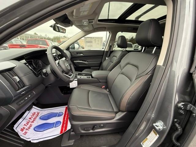 new 2025 Nissan Pathfinder car, priced at $42,924
