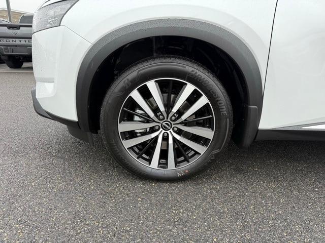 new 2025 Nissan Pathfinder car, priced at $45,622