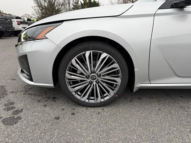 new 2025 Nissan Altima car, priced at $32,628