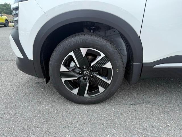 new 2025 Nissan Kicks car, priced at $24,897