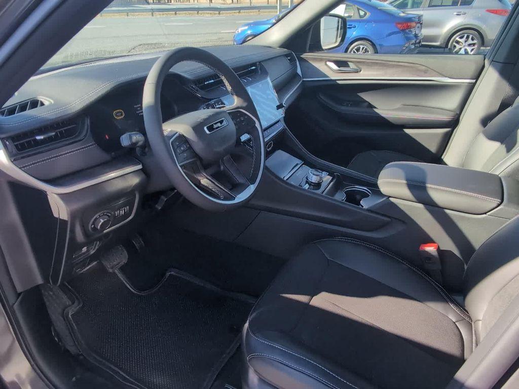 new 2026 Jeep Grand Cherokee car, priced at $43,991