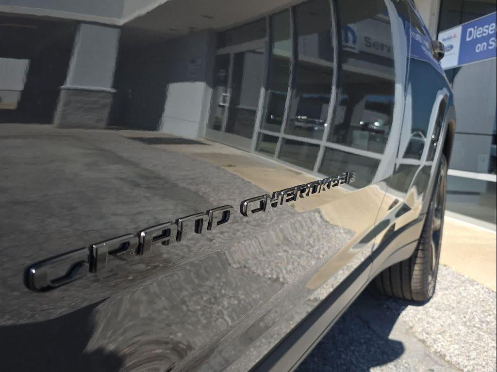 new 2026 Jeep Grand Cherokee car, priced at $49,580