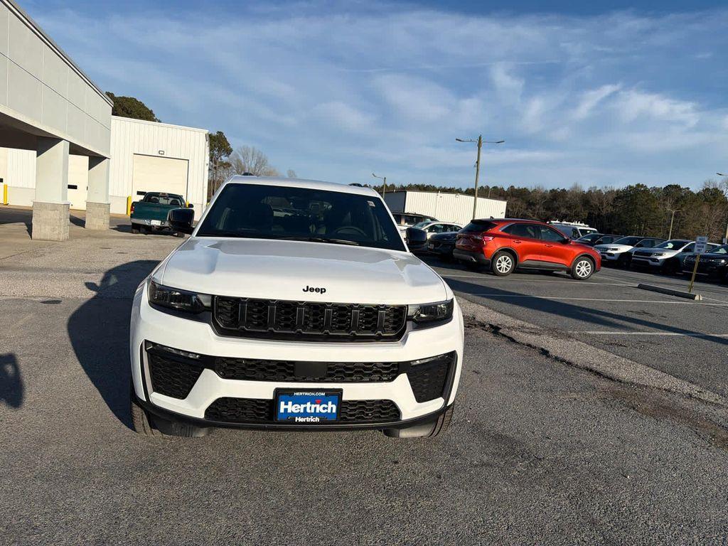 new 2026 Jeep Grand Cherokee car, priced at $48,985