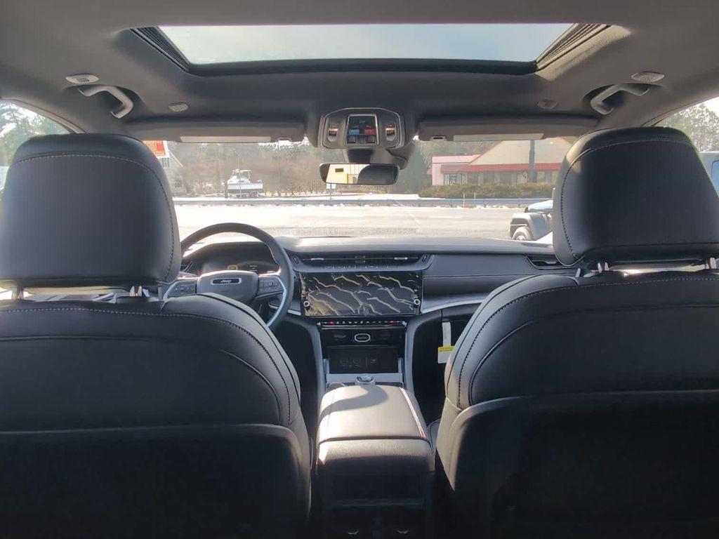 new 2026 Jeep Grand Cherokee car, priced at $44,170