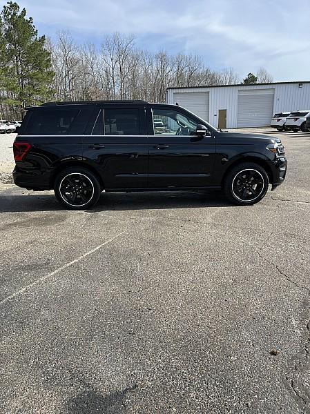 used 2023 Ford Expedition car, priced at $52,991