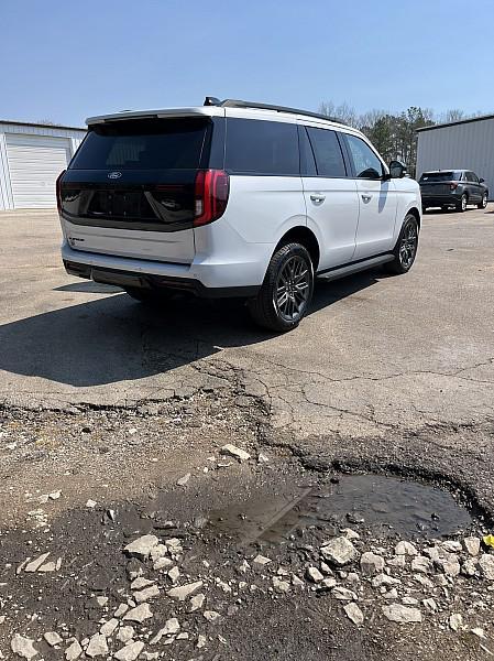 new 2026 Ford Expedition car, priced at $79,454