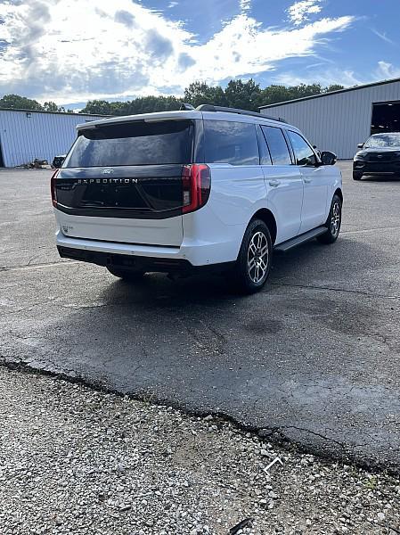used 2025 Ford Expedition car, priced at $62,998