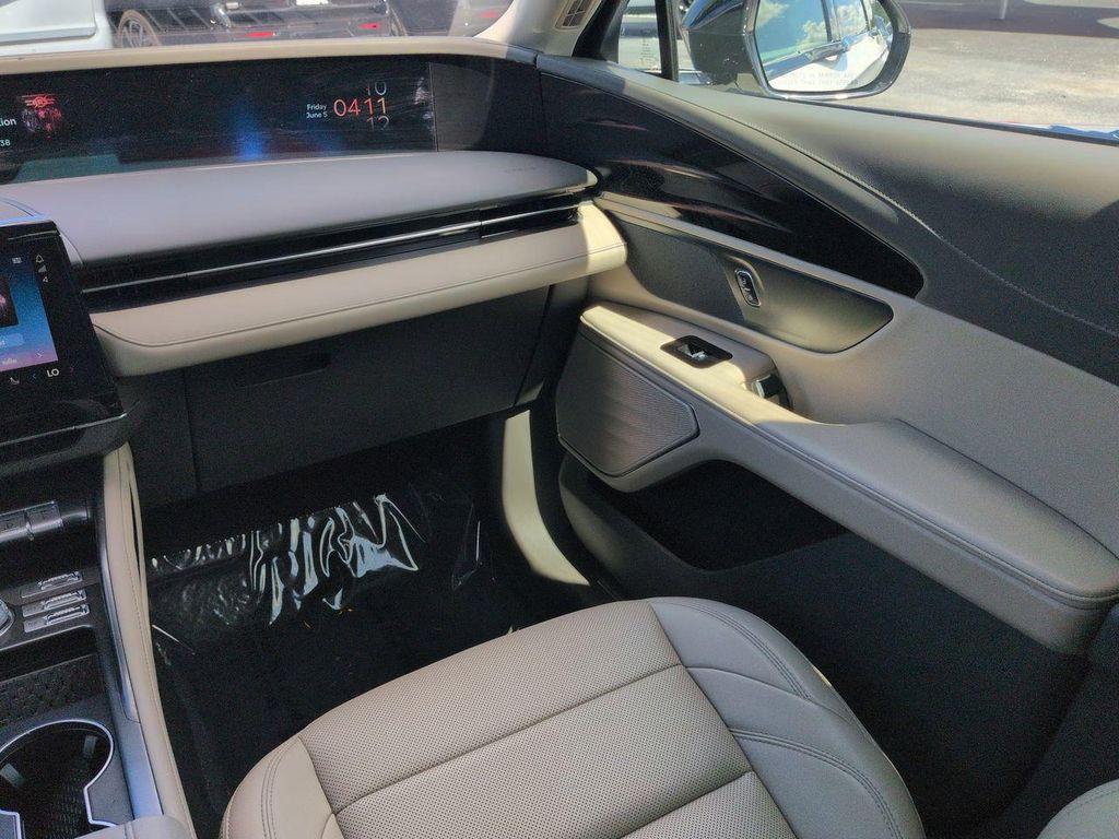 used 2025 Lincoln Nautilus car, priced at $52,140