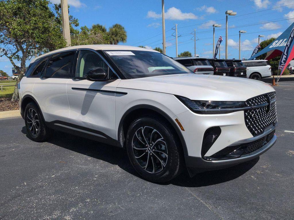 used 2025 Lincoln Nautilus car, priced at $52,140
